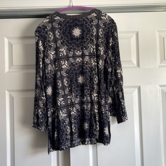 Johnny was xxl navy and white. Beautiful pattern. - Picture 4 of 4